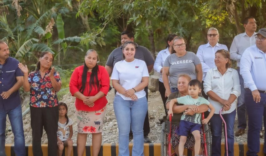 Inauguración del puente en la calle 5 de mayo