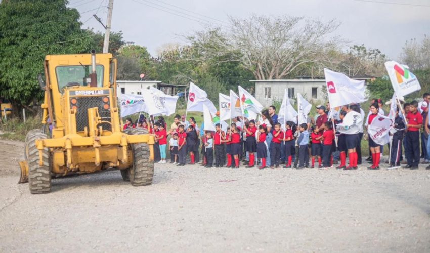Banderazo de arranque de obra de bajada de acceso en el Ejido de Zamorina