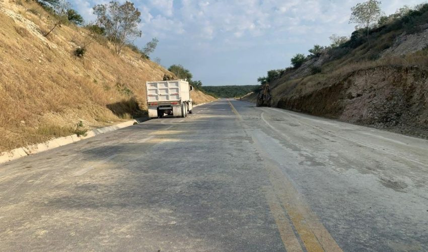 Vialidad despejada: Limpieza y remoción de talud