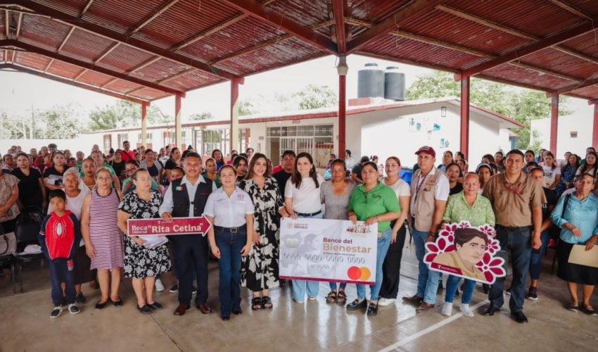 Entrega de tarjetas de la Beca Universal de Educación Básica “Rita Cetina” en la Escuela Telesecundaria “Adolfo López Mateos” y la Escuela Secundaria Técnica N°12 “Francisco Javier Mina”.