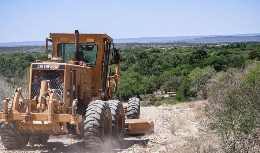 Rehabilitación en el camino de la entrada al Río Tampiquito