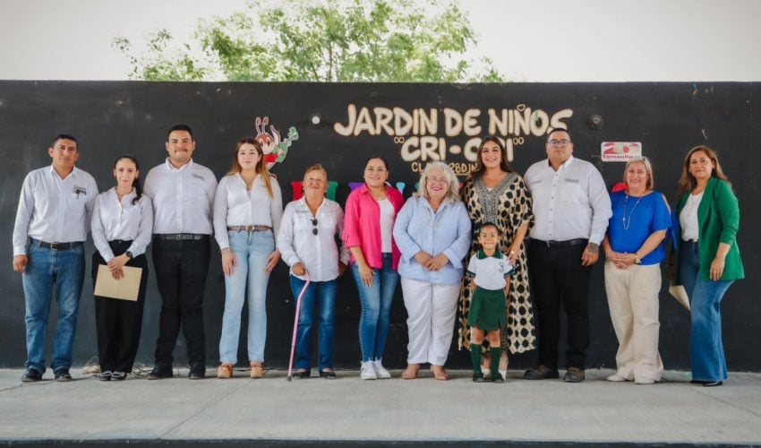 La asociación “Un Cachito de Luz” hizo entrega de reconocimientos a los jardines de niños.