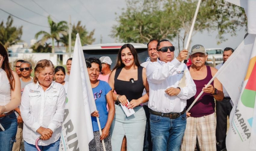 Banderazo de inicio de la construcción con concreto hidráulico de la bajada de la calle Solidaridad
