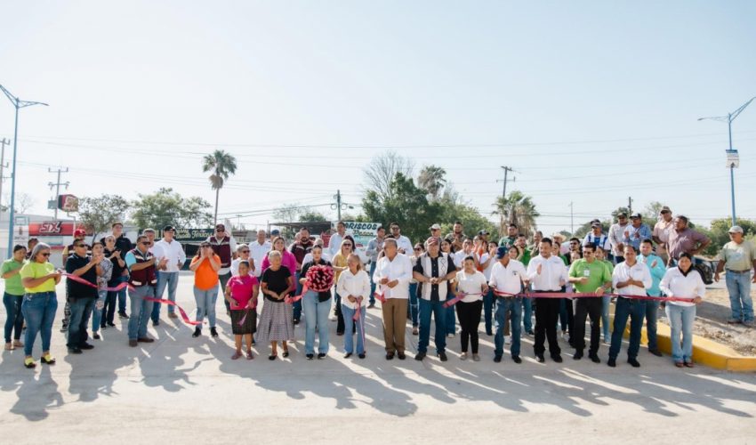 Corte de listón inaugural de la rehabilitación con concreto hidráulico de la bajada ubicada frente al restaurante La Costa